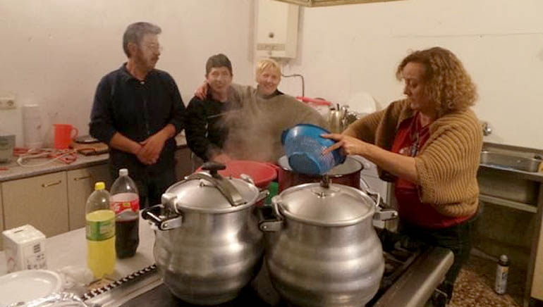 Critas Tres Avemaras organiz una cena para 150 personas en Nochebuena